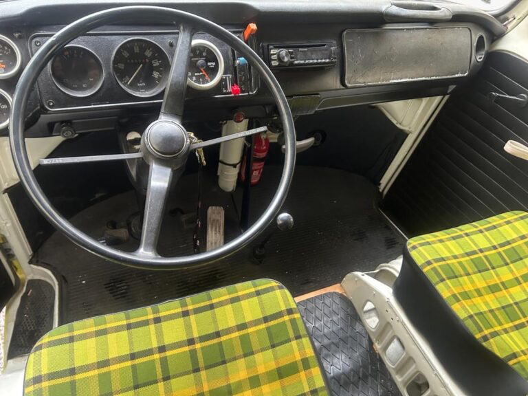 Volkswagen Combi T2 - Image 09 (July 7, 2026)