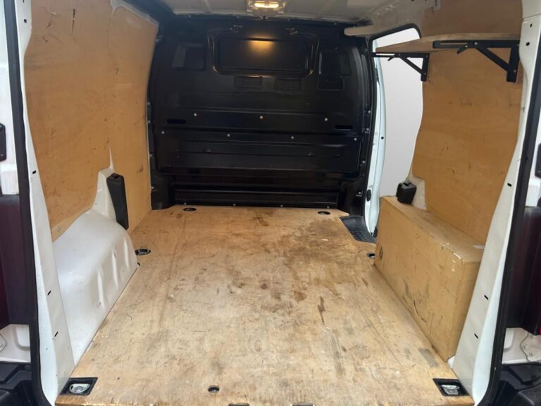 Peugeot Expert BLUEHDI 180 CH PREMIUM PLUS EAT6 - Image 14 (July 7, 2026)