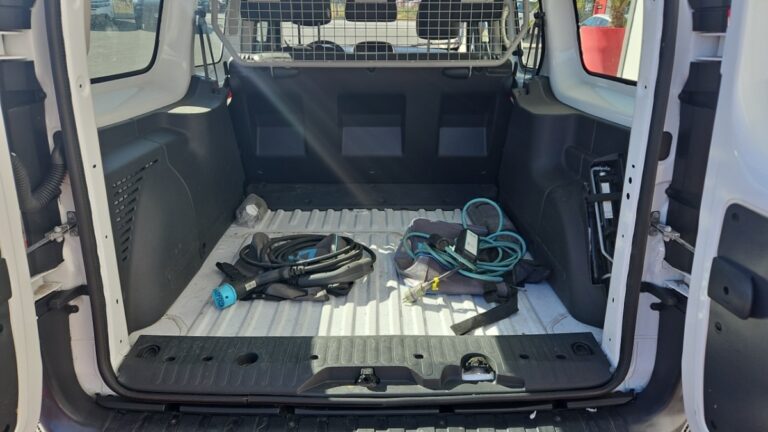 Renault Kangoo Express Z.E. CABINE APPROFONDIE MAXI ACHAT INTEGRAL GRAND CONFORT - Image 09 (July 7, 2026)