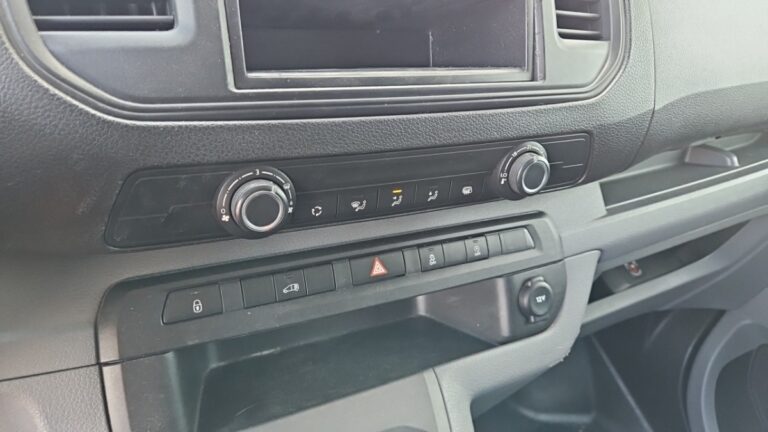 Peugeot Expert FOURGON tole standard bluehdi 100 ss bvm6 pro - Image 16 (July 7, 2026)