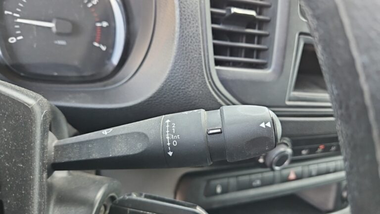 Peugeot Expert FOURGON tole standard bluehdi 100 ss bvm6 pro - Image 17 (July 7, 2026)