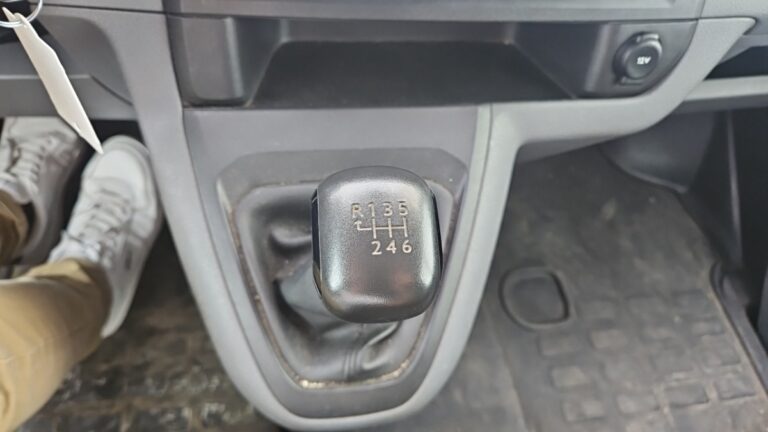 Citroën Jumpy XL BlueHDi 120 S&S BVM6 (340 Nm) Driver - Image 20 (July 7, 2026)