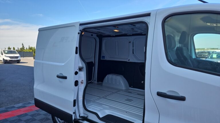 Renault Trafic FOURGON 3000 kg blue dci 150 grand confort - Image 10 (July 7, 2026)