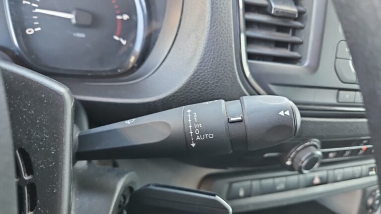 Toyota PROACE FOURGON MEDIUM 1.5L 100 D-4D BVM6 DYNAMIC - Image 18 (July 7, 2026)