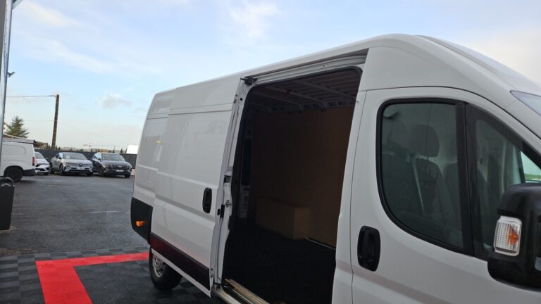 Peugeot Boxer FOURGON TOLE 435 BLUEHDI 140 SS ASPHALT - Image 10 (July 7, 2026)