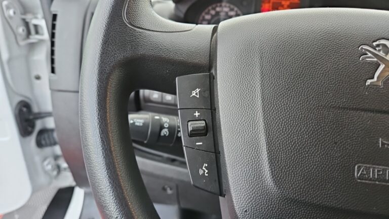 Peugeot Boxer FOURGON TOLE 435 BLUEHDI 140 SS ASPHALT - Image 20 (July 7, 2026)