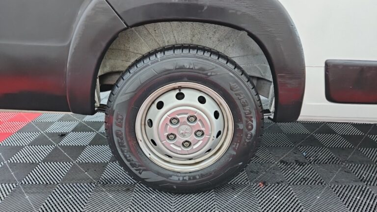 Peugeot Boxer FOURGON TOLE 435 BLUEHDI 140 SS ASPHALT - Image 08 (July 7, 2026)