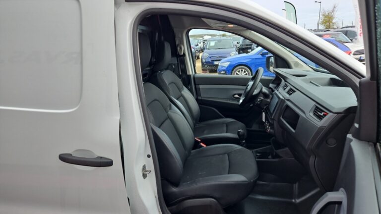 Renault Express Van BLUE DCI 95 – 22 CONFORT - Image 11 (July 7, 2026)