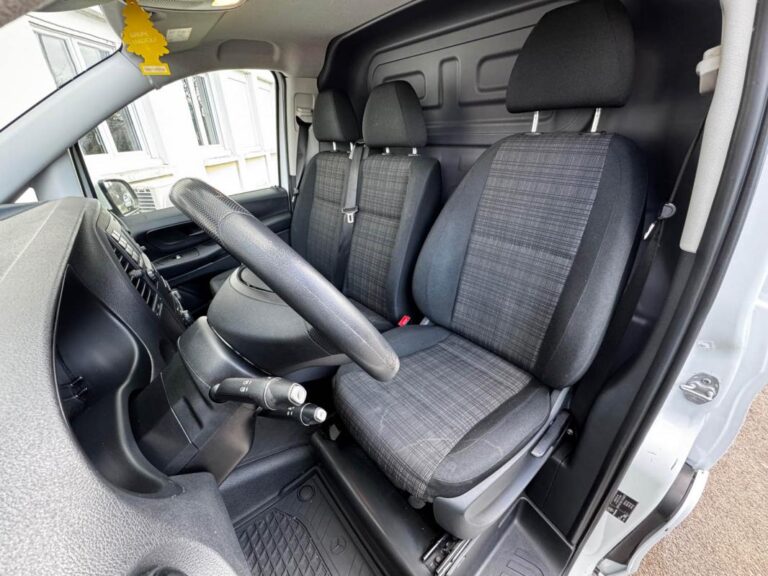 Mercedes Vito FOURGON TOLE 111CDI LONG GARANTIE - Image 13 (July 7, 2026)
