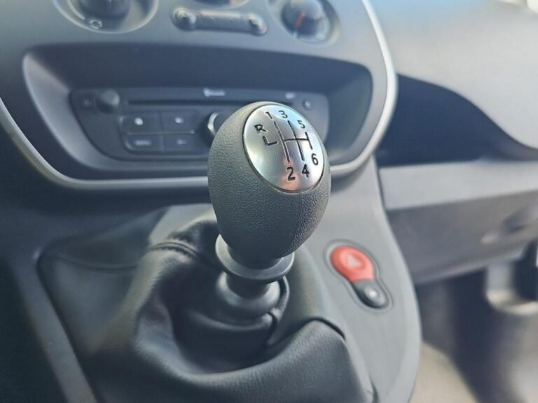 Nissan NV250 FOURGON L1 DCI 95 N-CONNECTA - Image 16 (July 7, 2026)