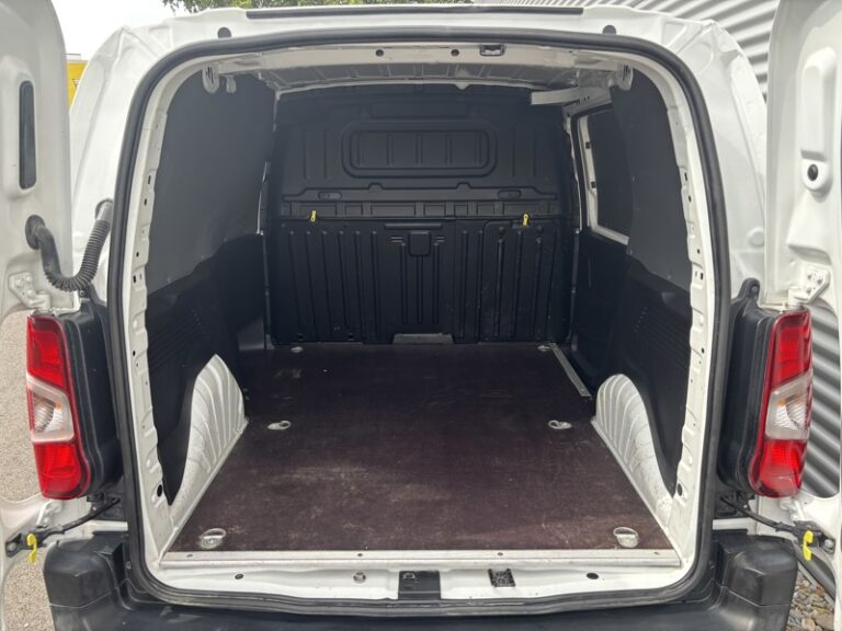 Peugeot Partner 1.5L 100ch Premium 650Kg M 11 240€ HT - Image 07 (July 8, 2026)