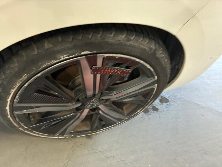 Peugeot 308 BlueHDi 130ch S&S EAT8 GT Pack - Image 18 (July 8, 2026)