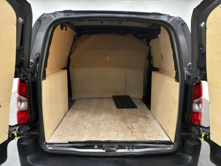 Peugeot Partner FOURGON STANDARD 650 KG BLUEHDI 100 S&S BVM6 ASPHALT - Image 15 (July 8, 2026)