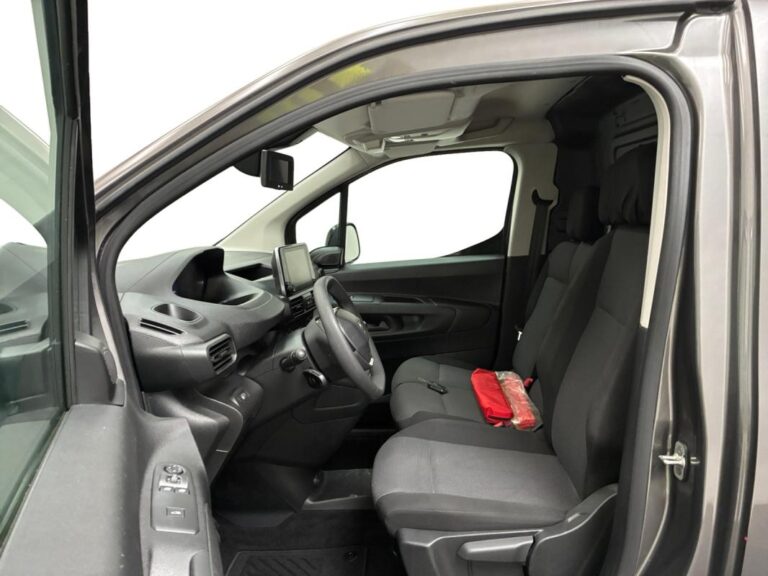 Peugeot Partner FOURGON STANDARD 650 KG BLUEHDI 100 S&S BVM6 ASPHALT - Image 09 (July 8, 2026)