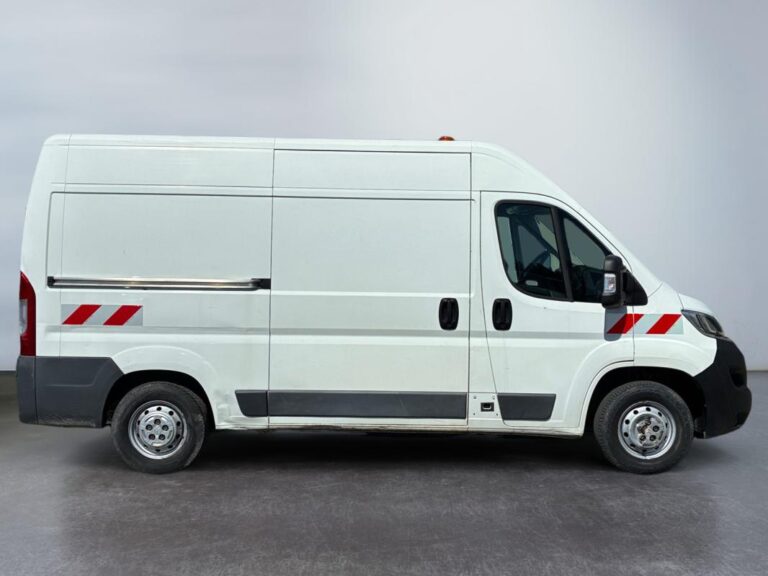 Citroën Jumper FOURGON TOLE 35 BLUEHDi 130 S&S BVM6 CLUB - Image 06 (July 8, 2026)