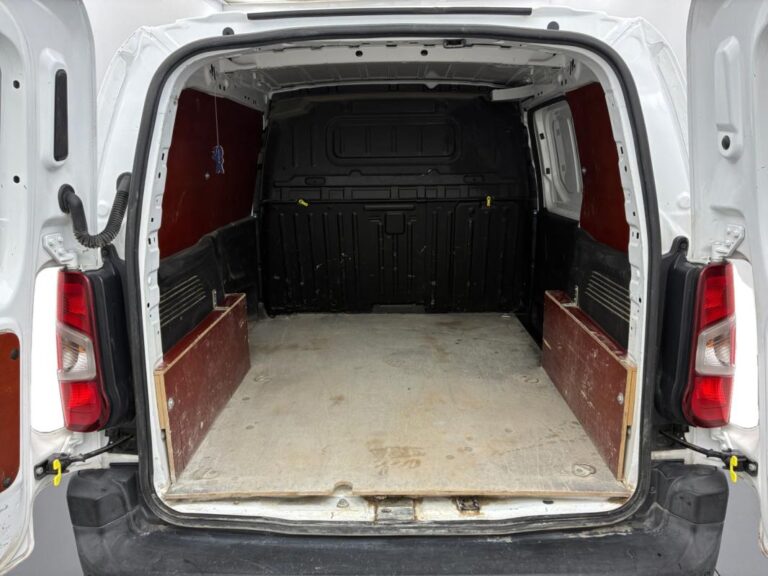 Citroën Berlingo VAN M 1000 BLUEHDI 100 S&S BVM5 CLUB - Image 15 (July 8, 2026)