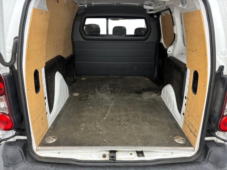 Citroën Berlingo FOURGON XL BLUEHDI 100 S&S BUSINESS - Image 15 (July 8, 2026)