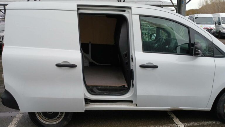Renault Kangoo Van BLUE DCI 115 EDC GRAND CONFORT – 22 5p - Image 13 (July 8, 2026)