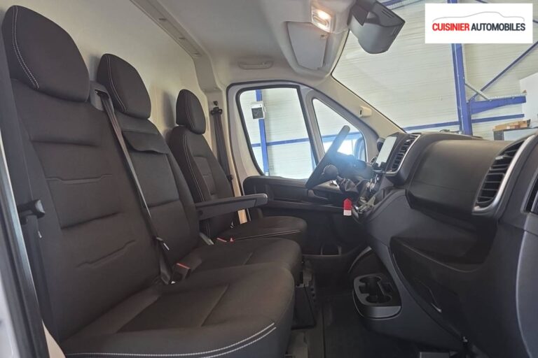 Citroën Jumper Fourgon DIESEL 140 CH 3.5T RENF MAN FIRST - Image 09 (July 8, 2026)