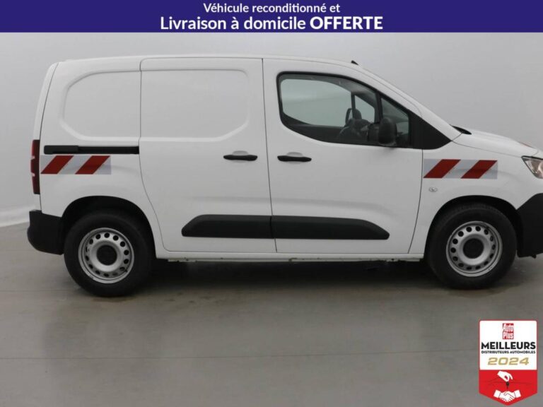 Peugeot Partner FOURGON STANDARD 650 KG ESSENCE 110 PREMIU - Image 04 (July 8, 2026)