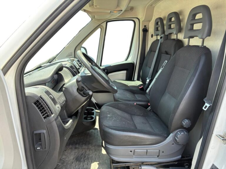 Citroën Jumper FOURGON TOLE 30 BLUEHDi 130 BVM6 BUSINESS - Image 09 (July 9, 2026)