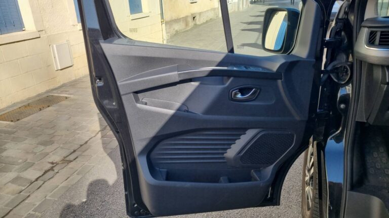 Renault Trafic Combi III 2.0 BluedCi 170 EDC6 Spaceclass – Automatique - Image 07 (July 9, 2026)
