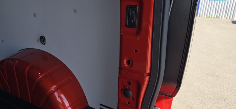 Ford Transit Custom 320 PHEV 232 SPORT cabine approfondie attelage camera 360 - Image 12 (July 9, 2026)