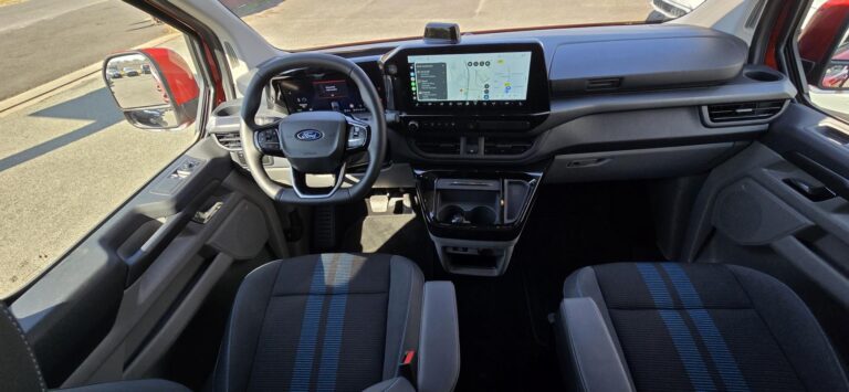 Ford Transit Custom 320 PHEV 232 SPORT cabine approfondie attelage camera 360 - Image 06 (July 9, 2026)