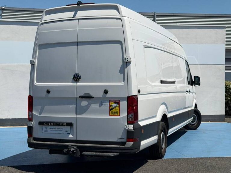 Volkswagen Crafter FOURGON VAN 35 2.0 TDI 177 CH BVA8 4MOTION BUSINESS - Image 02 (July 9, 2026)