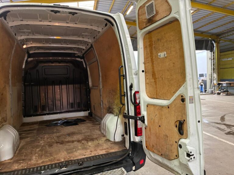 Renault Master FOURGON FGN TRAC F3500 DCI 135 GRAND CONFORT - Image 13 (July 10, 2026)