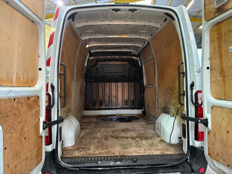 Renault Master FOURGON FGN TRAC F3500 DCI 135 GRAND CONFORT - Image 14 (July 10, 2026)