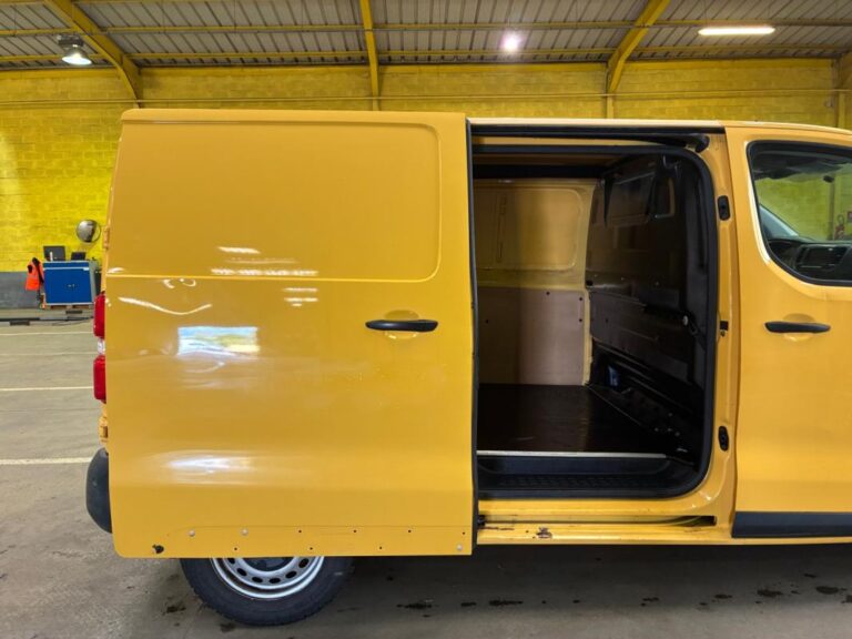 Citroën Jumpy FOURGON FGN M BLUEHDI 95 S&S ETG6 CONFORT - Image 16 (July 10, 2026)