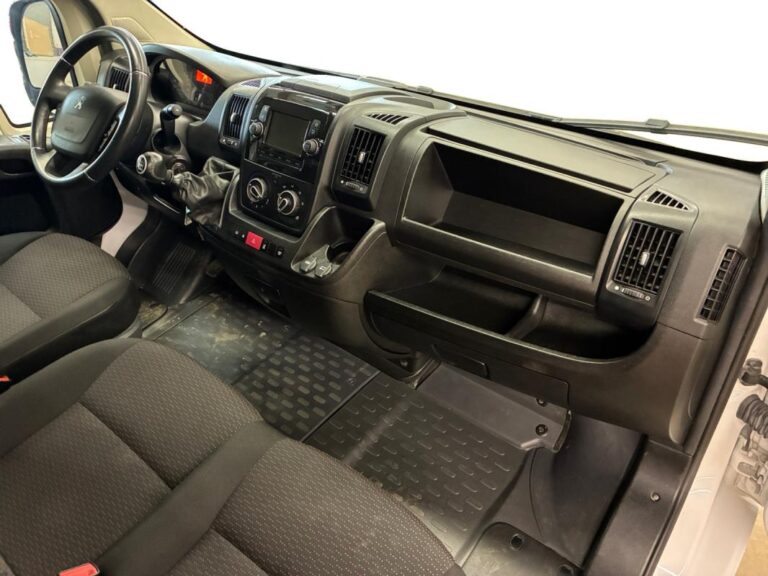 Peugeot Boxer FOURGON TOLE 333 BLUEHDI 140 S&S ASPHALT - Image 12 (July 10, 2026)