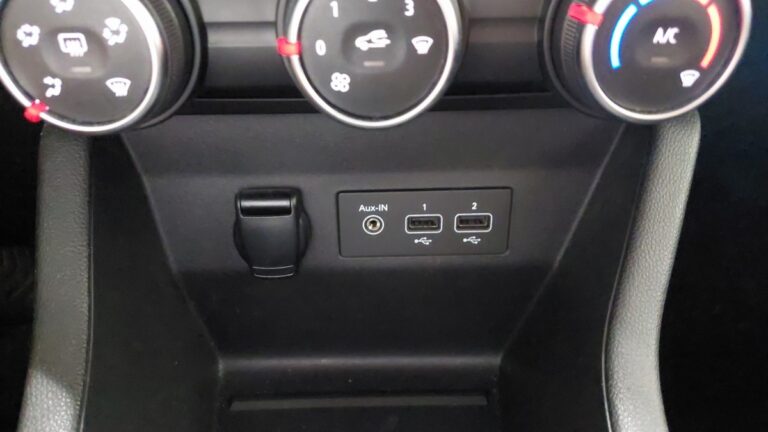 Renault Clio V Société Air Nav Blue dCi 85 - Image 13 (July 10, 2026)
