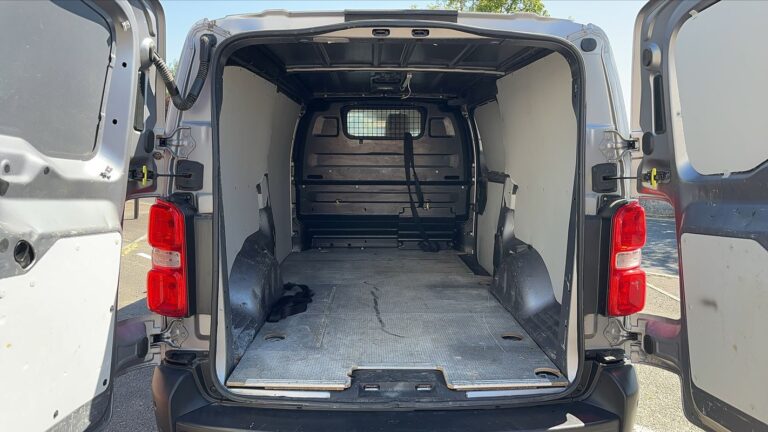 Toyota PROACE Pro Ace 2.0 D-4D 180 EAT8 Business – Automatique - Image 09 (July 10, 2026)
