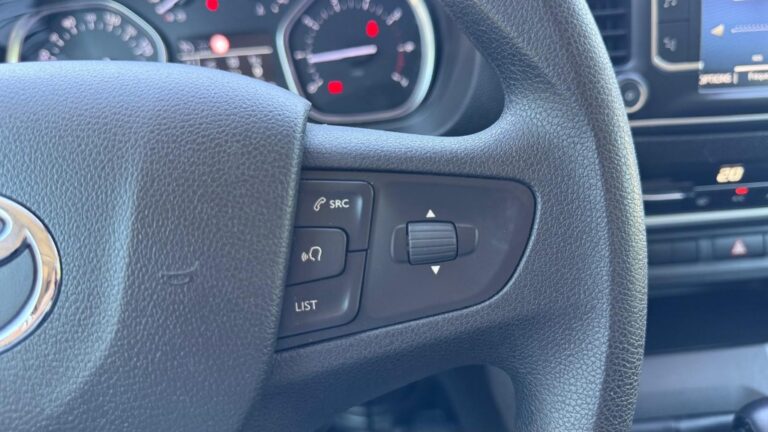 Toyota Proace Verso 2.0 150 D-4D – START&STOP 9PL 2020 LONG DYNAMIC - Image 20 (July 10, 2026)