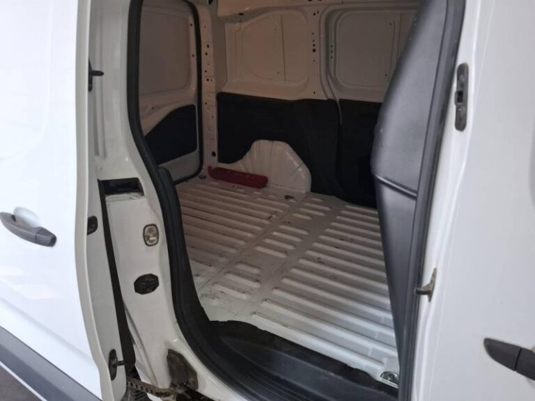 Peugeot Partner FGN FOURGON STANDARD 650 KG BLUEHDI 100 S&S BVM5 PREMIUM - Image 11 (July 10, 2026)
