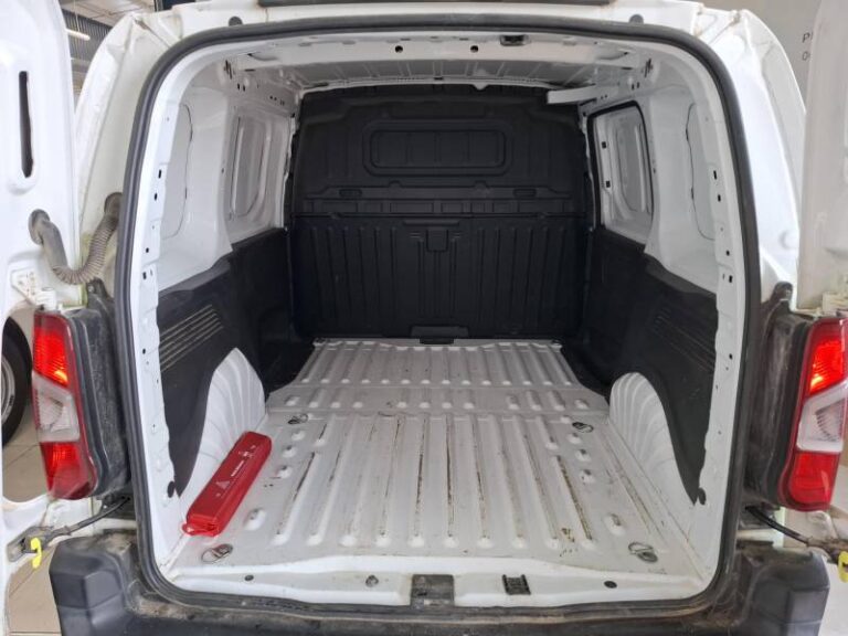 Peugeot Partner FGN FOURGON STANDARD 650 KG BLUEHDI 100 S&S BVM5 PREMIUM - Image 09 (July 10, 2026)