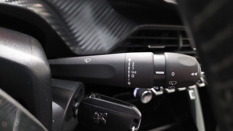 Peugeot 208 affaire 1.5 BlueHDi 100 S&S Premium Pack - Image 19 (July 10, 2026)