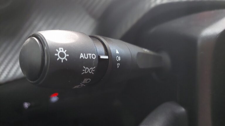 Peugeot 208 affaire 1.5 BlueHDi 100 S&S Premium Pack - Image 20 (July 10, 2026)