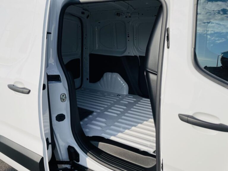 Peugeot Partner III M CU Standard Essence 110 ch Manuelle - Image 11 (July 11, 2026)