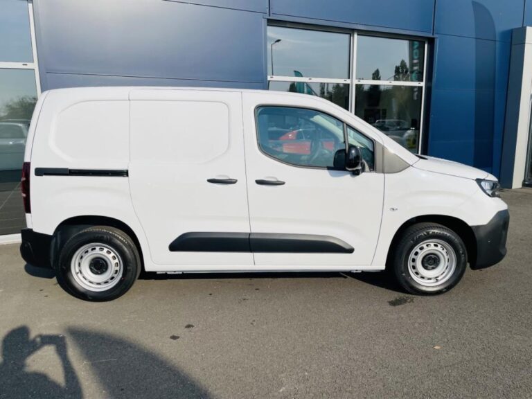 Peugeot Partner III M CU Standard Essence 110 ch Manuelle - Image 04 (July 11, 2026)
