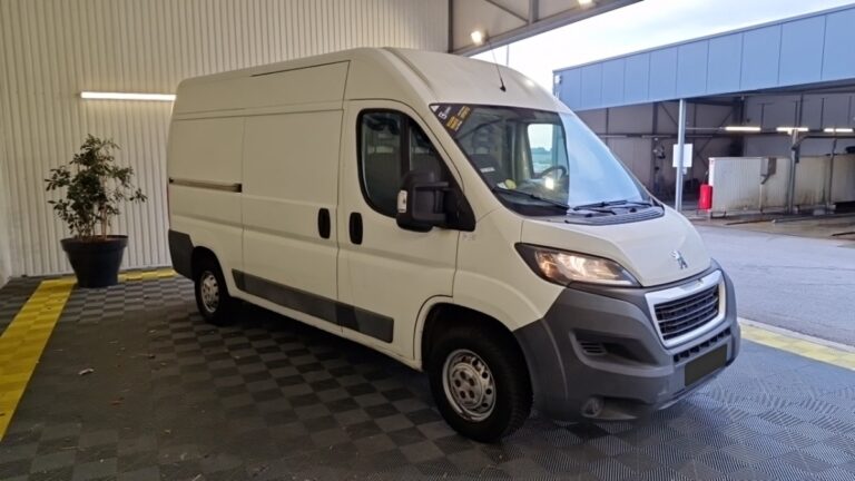 Peugeot Boxer FOURGON TOLE 335 BLUEHDI 130 SS PREMIUM - Image 03 (July 17, 2026)
