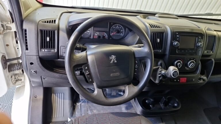 Peugeot Boxer FOURGON TOLE 335 BLUEHDI 130 SS PREMIUM - Image 08 (July 17, 2026)