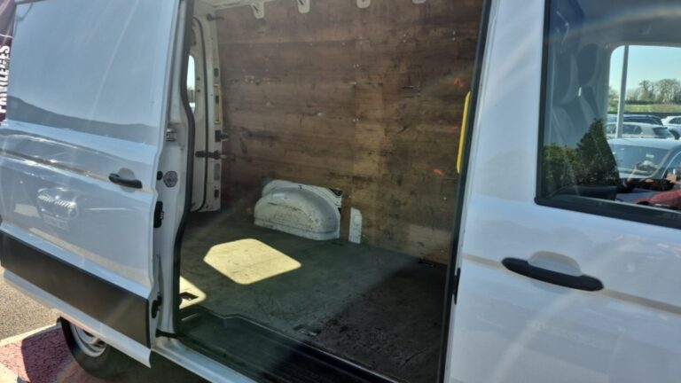 Volkswagen Crafter VAN 35 2.0 TDI 140 CH BUSINESS LINE - Image 16 (July 16, 2026)