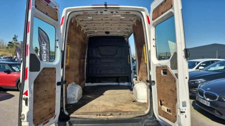 Volkswagen Crafter VAN 35 2.0 TDI 140 CH BUSINESS LINE - Image 18 (July 16, 2026)