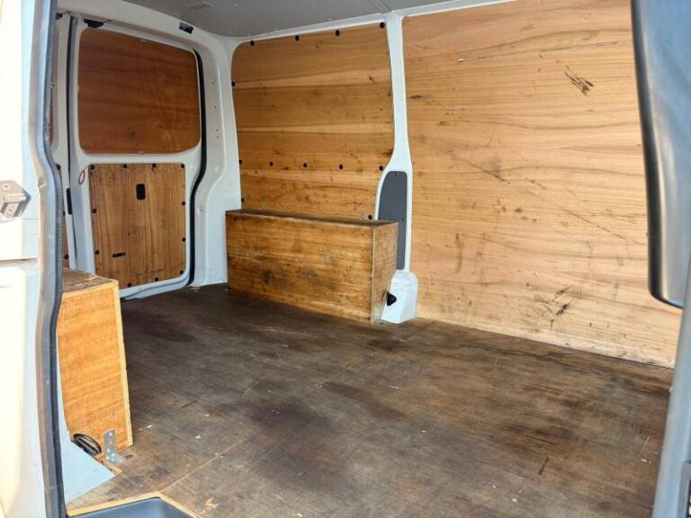 Volkswagen Transporter FOURGON 6.1 VAN 2.0 TDI 110 BVM5 BUSINESS PLUS - Image 05 (July 17, 2026)