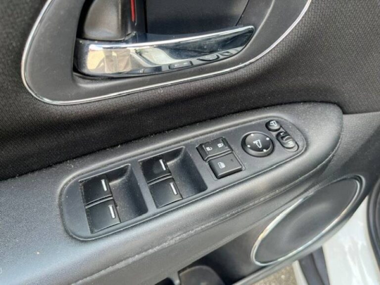 Honda HRV HR-V 1.5 i-VTEC Executive Navi CVT - Image 15 (July 17, 2026)