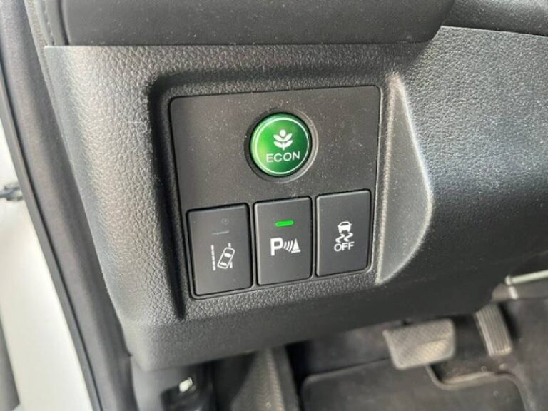 Honda HRV HR-V 1.5 i-VTEC Executive Navi CVT - Image 16 (July 17, 2026)