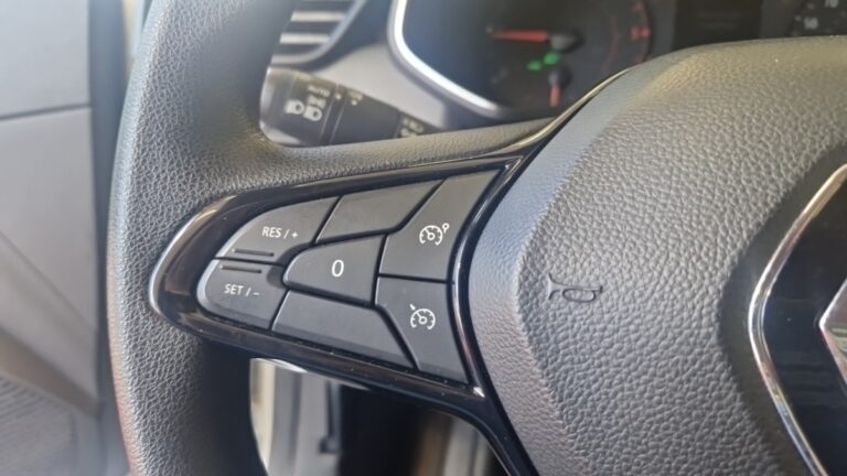 Renault Clio V SOCIETE BLUE DCI 85 AIR - Image 15 (July 17, 2026)